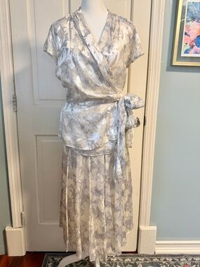 Silk Blend Jones New York Collection Skirt and Blouse 2 Piece Set Size 16 Plus